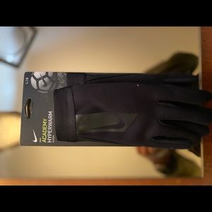 Nike academy HyperWarm soccer gloves sz. Large